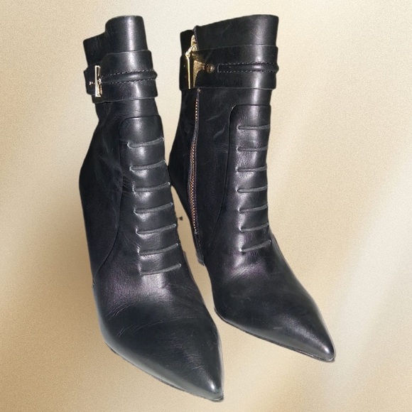 RACHEL Rachel Roy Black Leather Wedge Heel Boot Gold Accents Buckles Size 7 - Picture 3 of 14